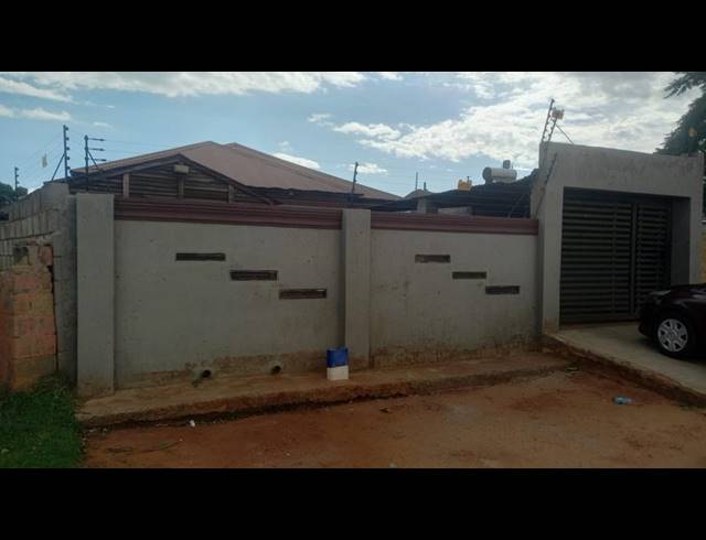 3 BEDROOM HOUSE FOR SALE IN KLIPSPRUIT WEST